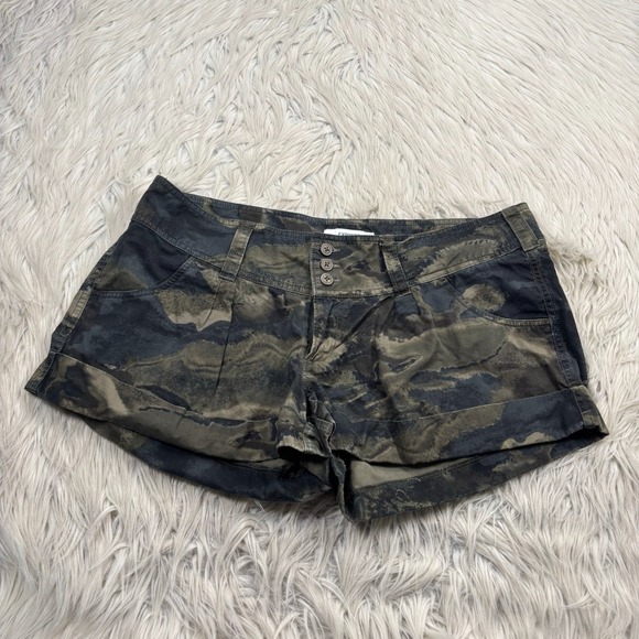 Express Pants - Y2K '00's Express Women's 12 Green Camo Cuffed Low Rise Twill Shorts Indie Sleaz
